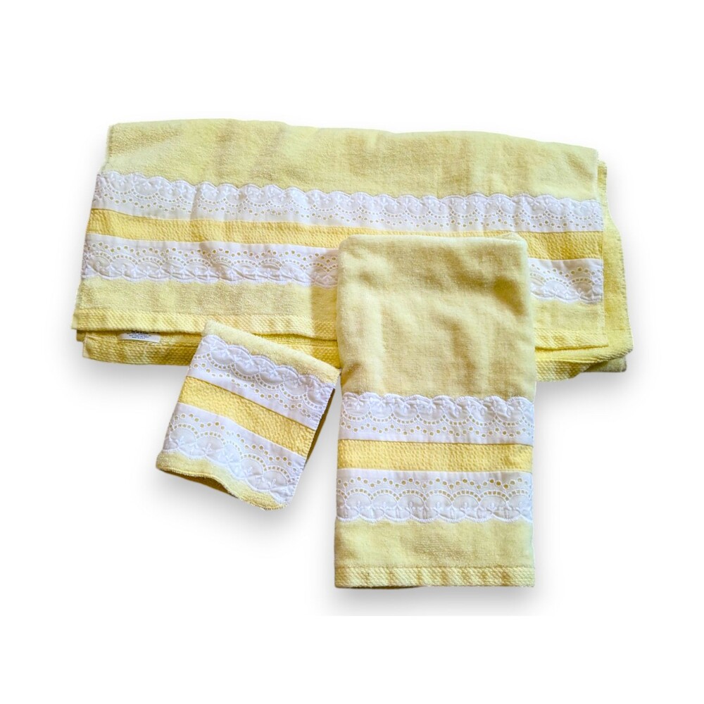 Vintage 70s Martex 3 Piece Bath Towel Set Yellow Lace Cotton MCM Cottagecore